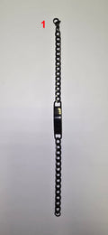 Armbänder und Anhänger