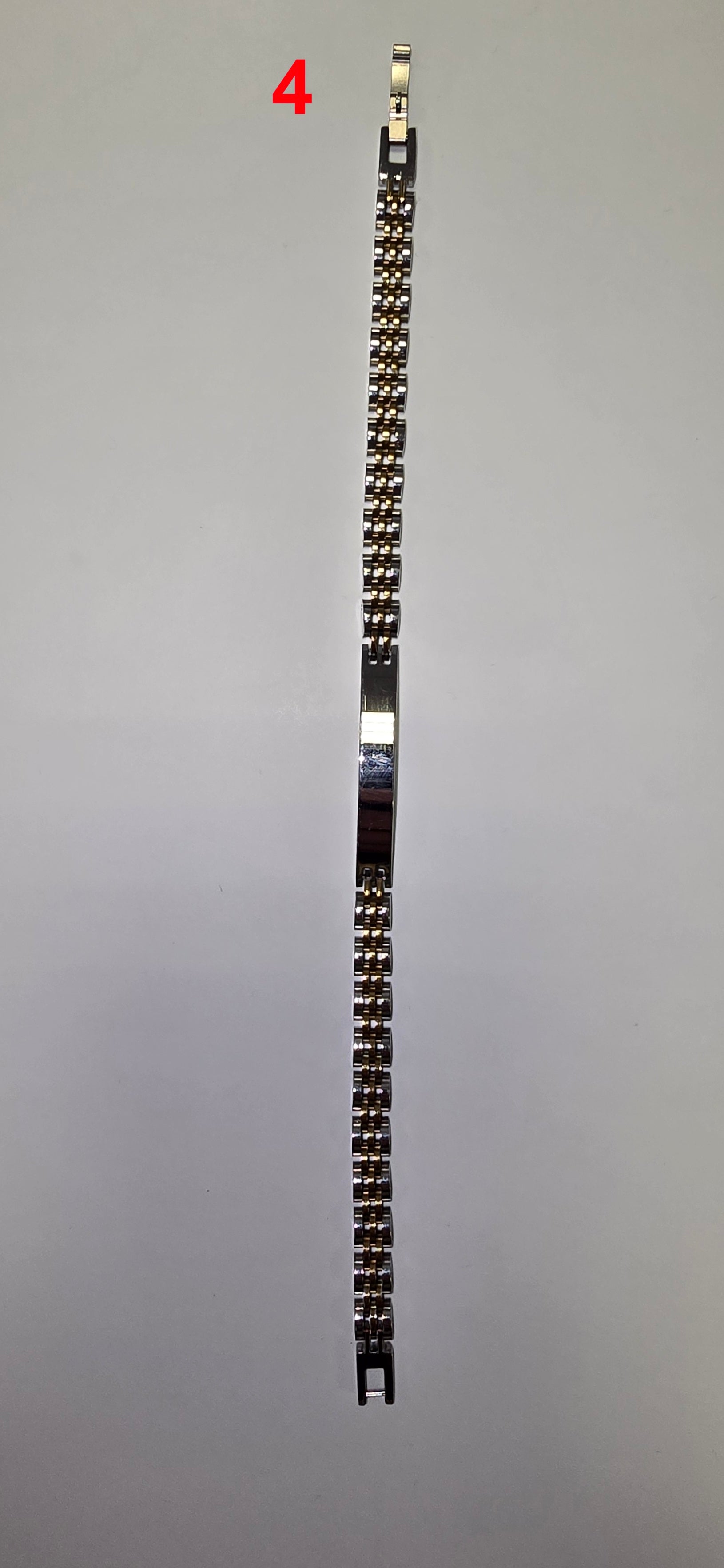Armbänder und Anhänger