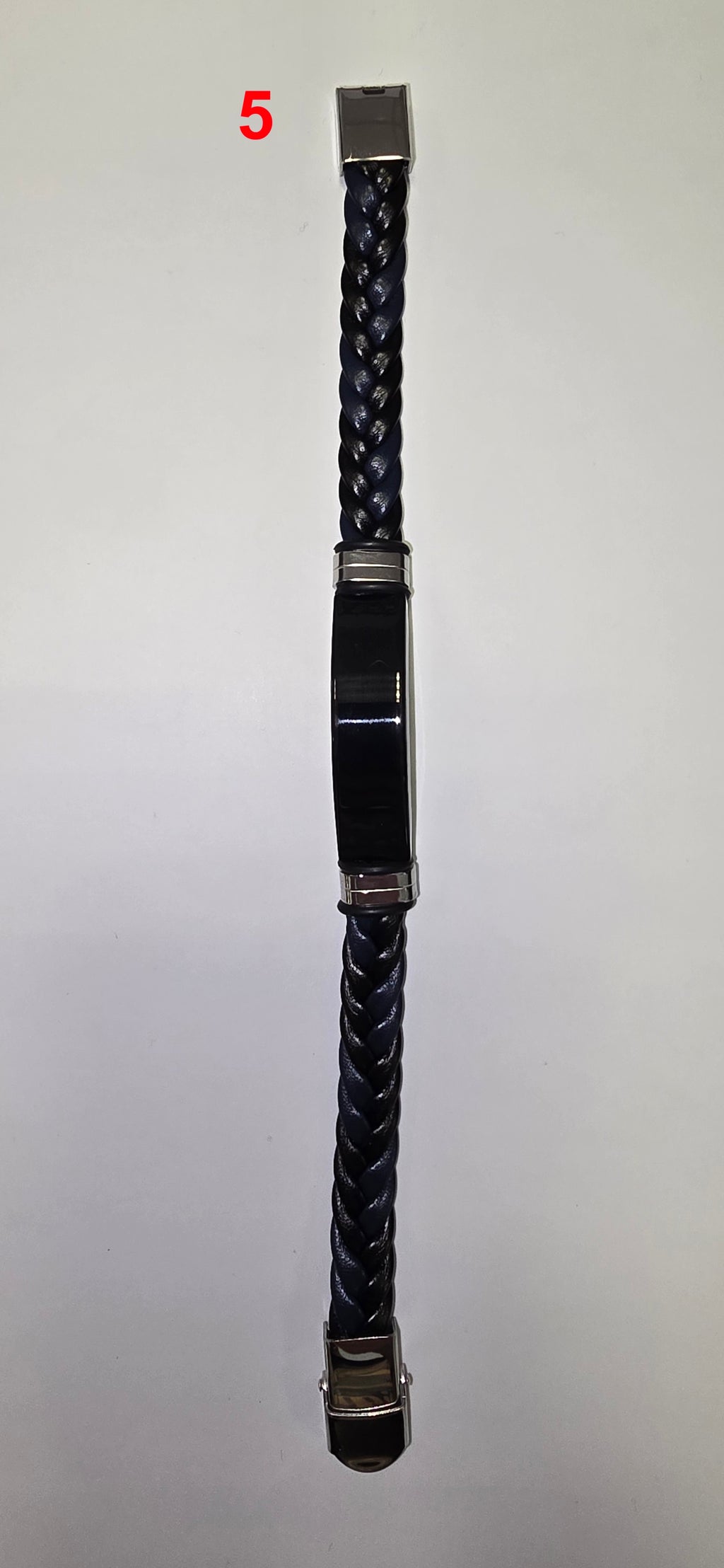 Armbänder und Anhänger