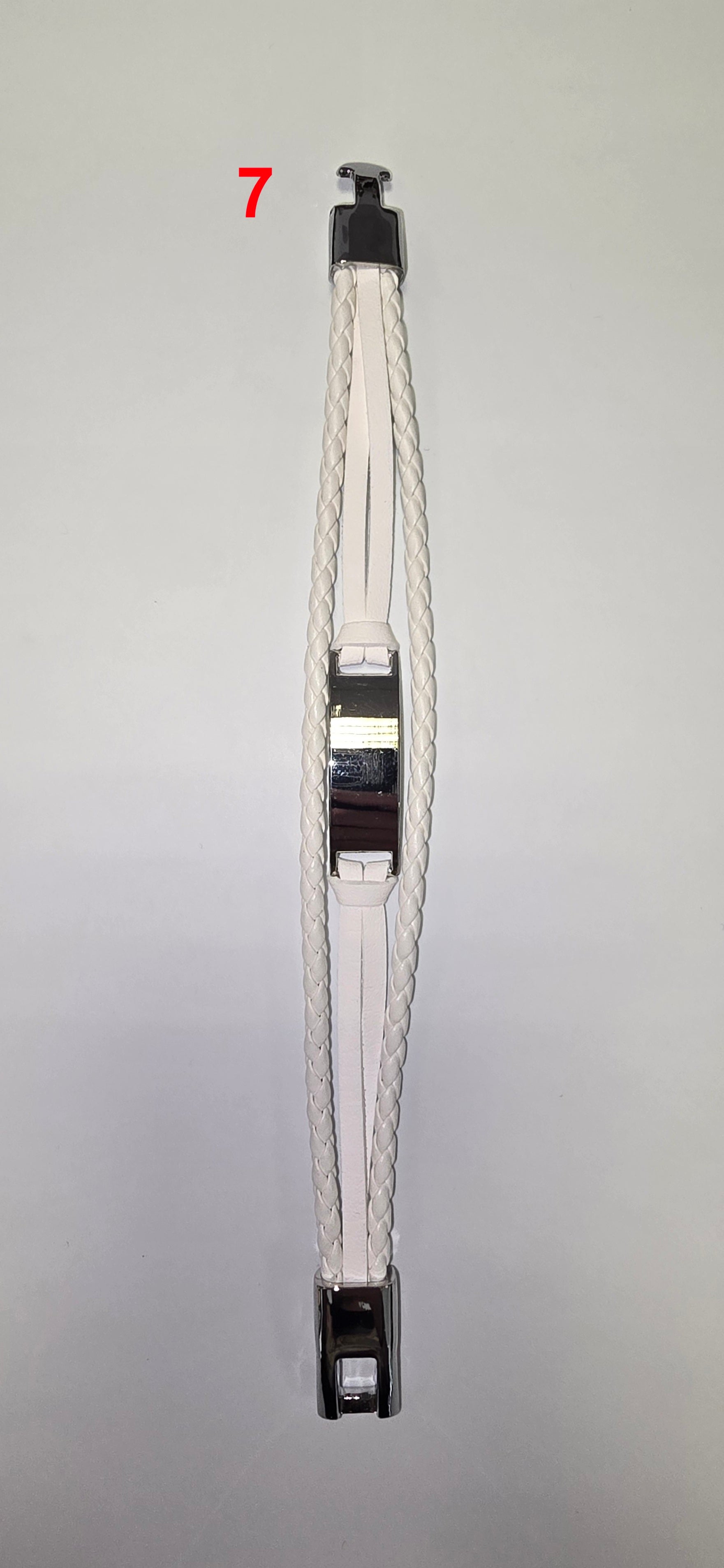 Armbänder und Anhänger