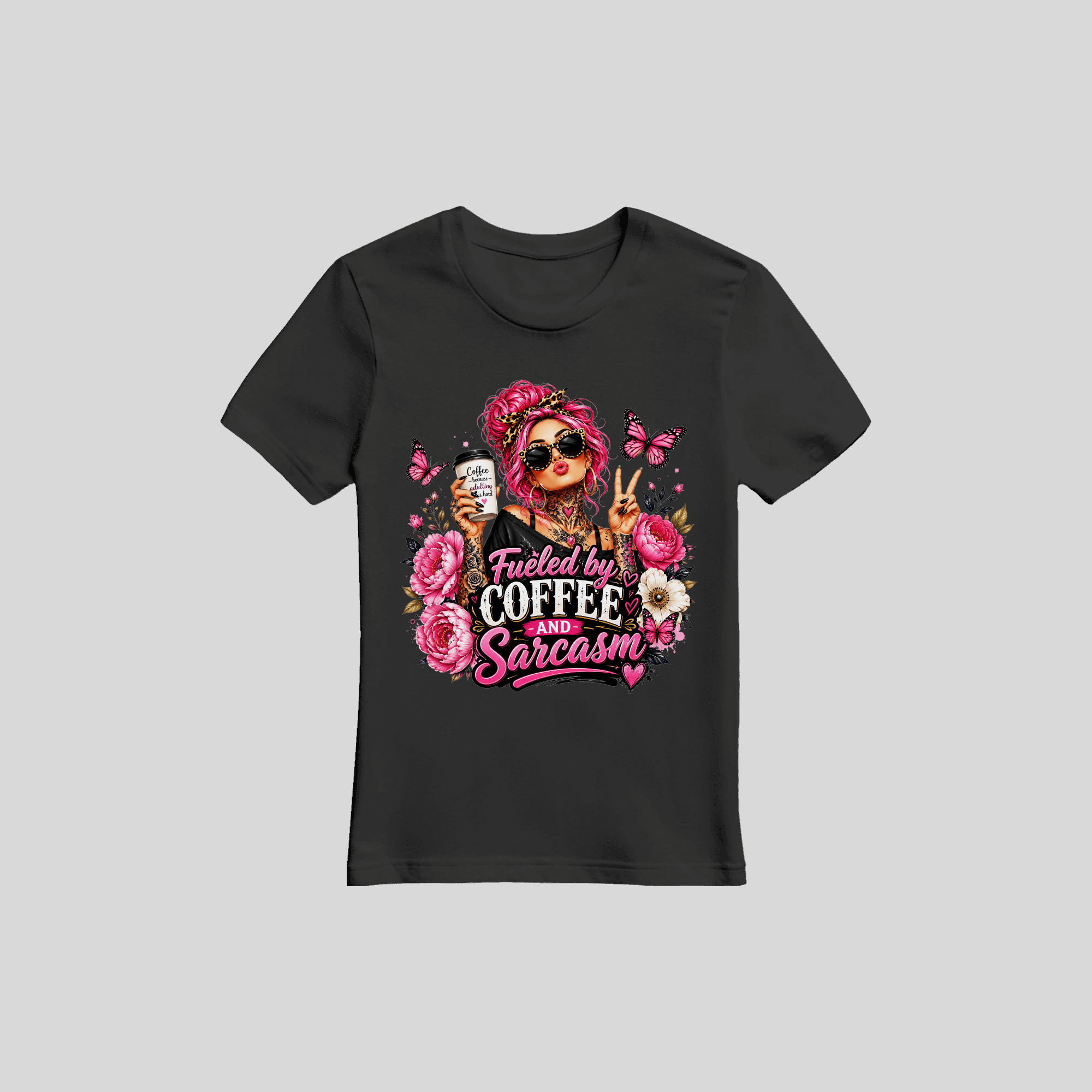 Motto T-Shirt Fueled by Coffee and Sarcasm – Lustiges Spruch-Shirt