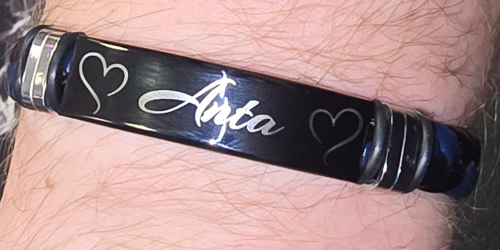 Armbänder und Anhänger
